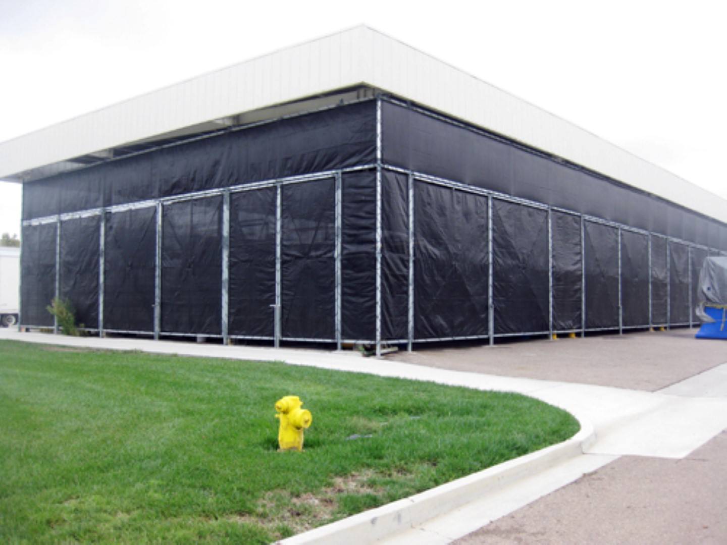 Commercial fence enclosure