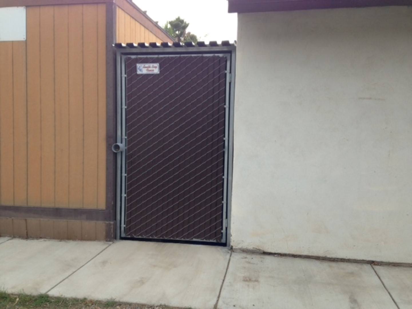 Custom chain link privacy gate