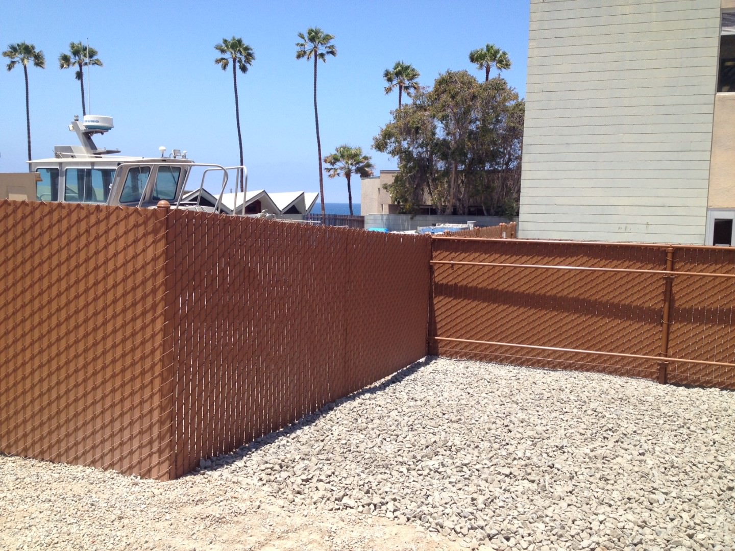 Commercial privacy chain link fence